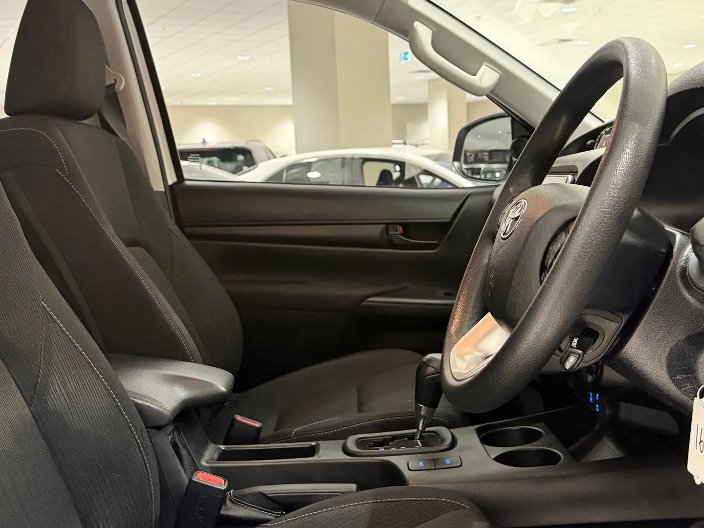 2022 Toyota Hilux Gallery Image 11