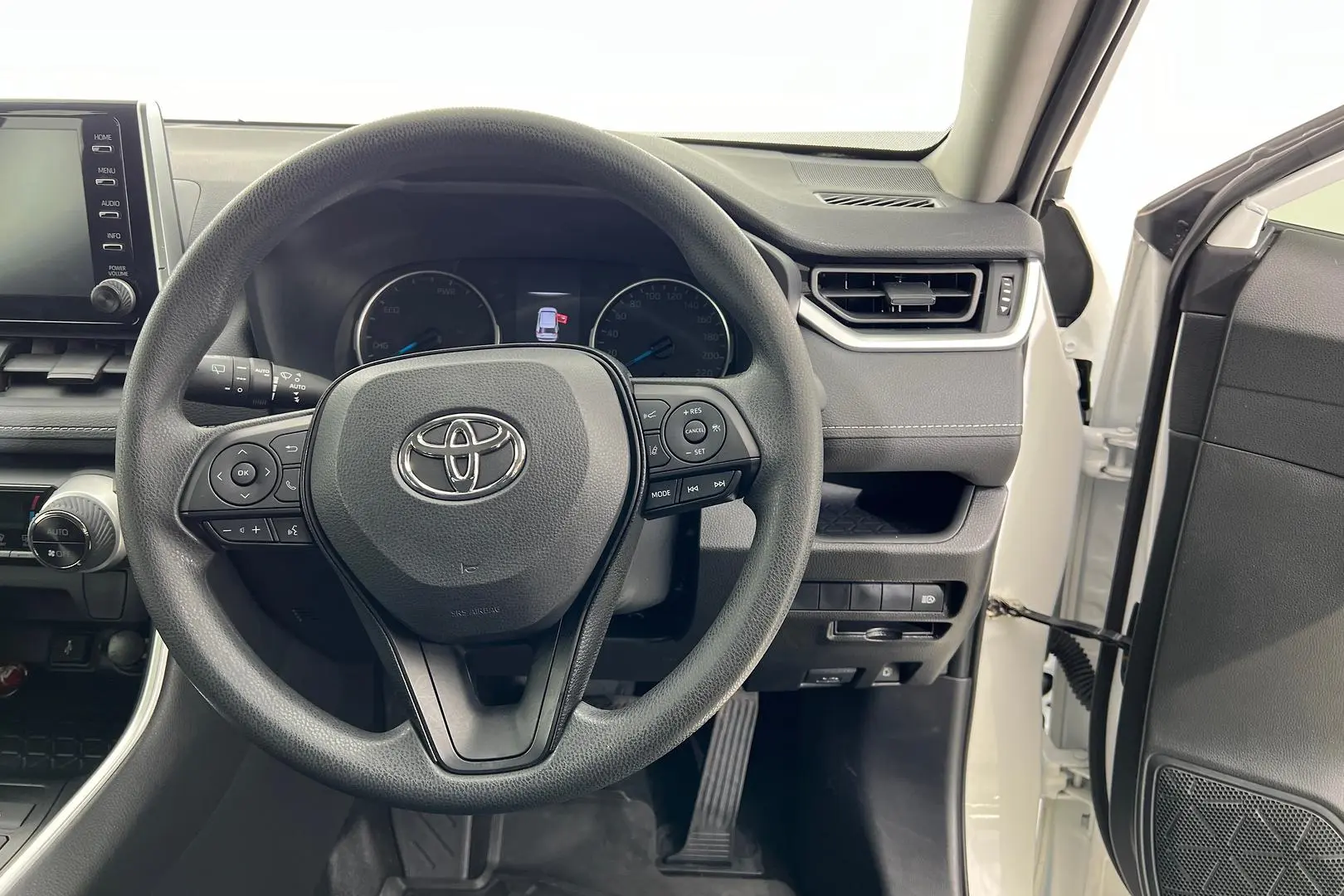 2020 Toyota RAV4 Image 11