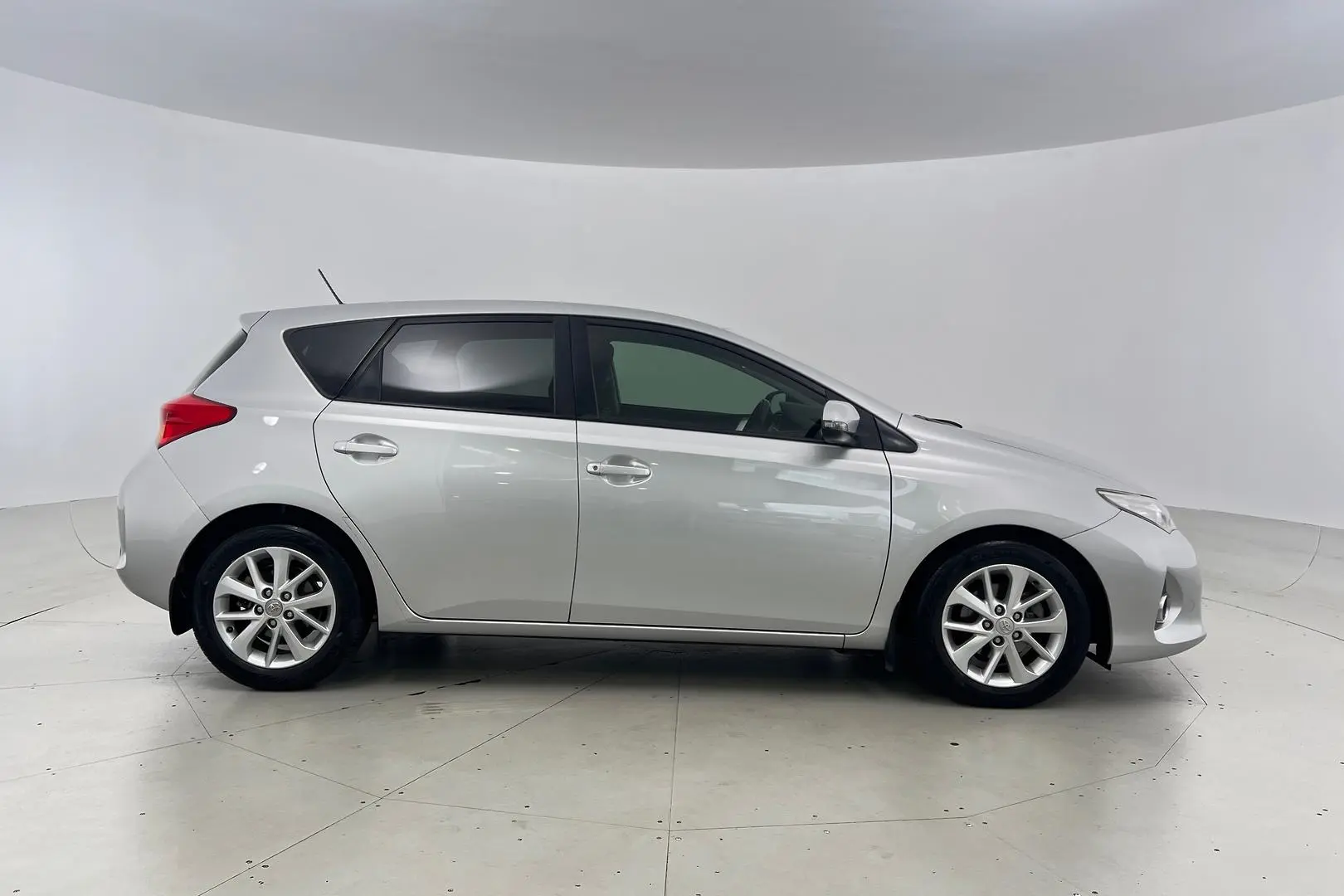 2014 Toyota Corolla Gallery Image 3