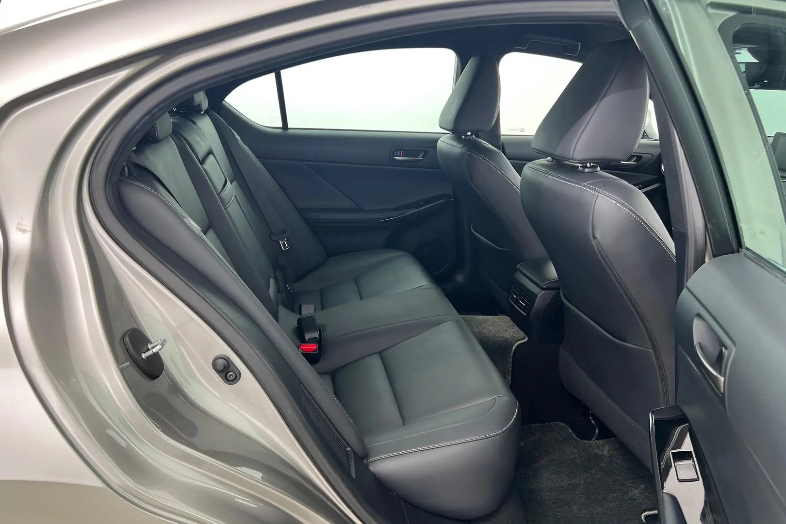 2020 Lexus IS Gallery Image 13
