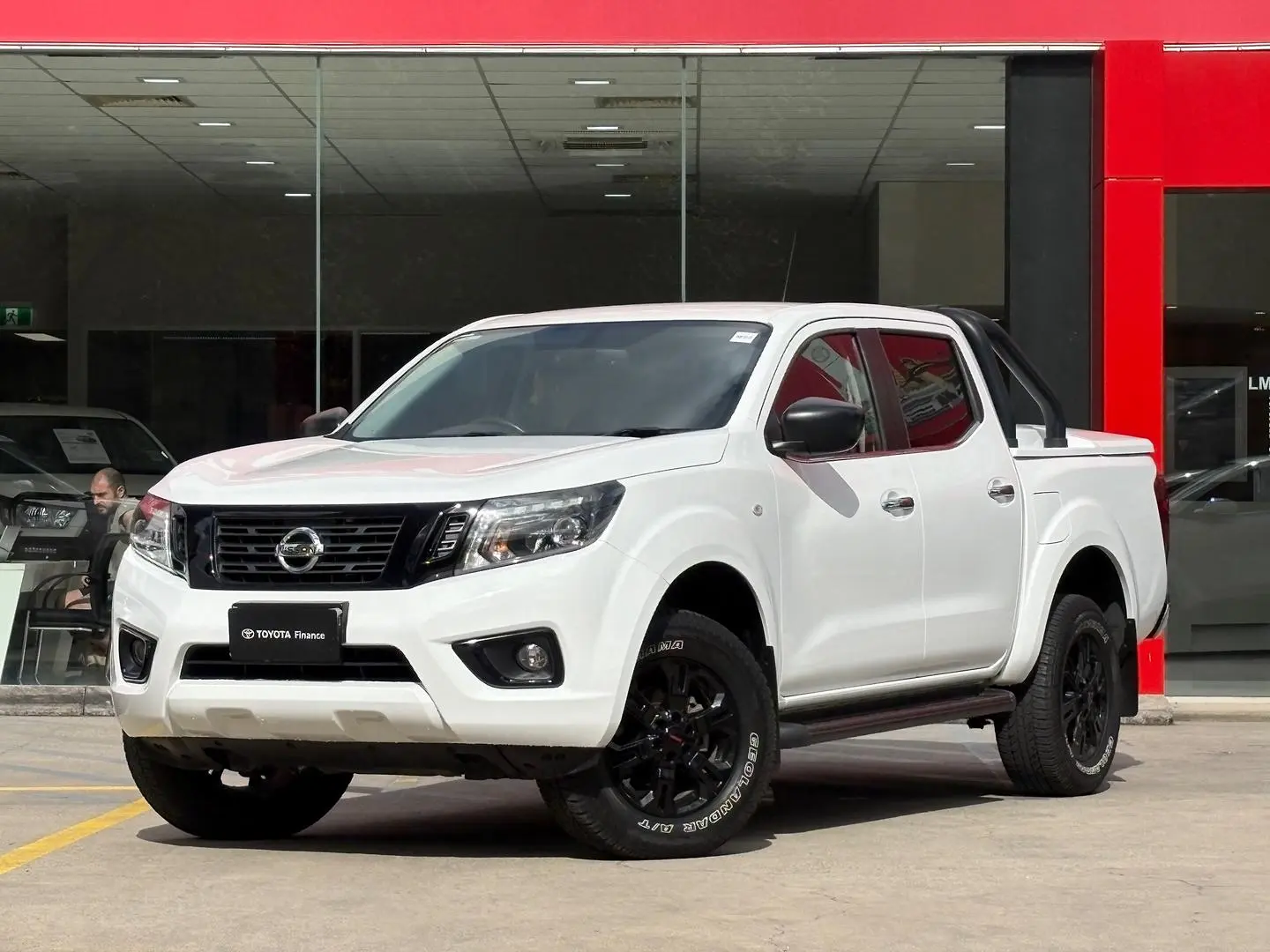 2020 Nissan Navara Gallery Image 4