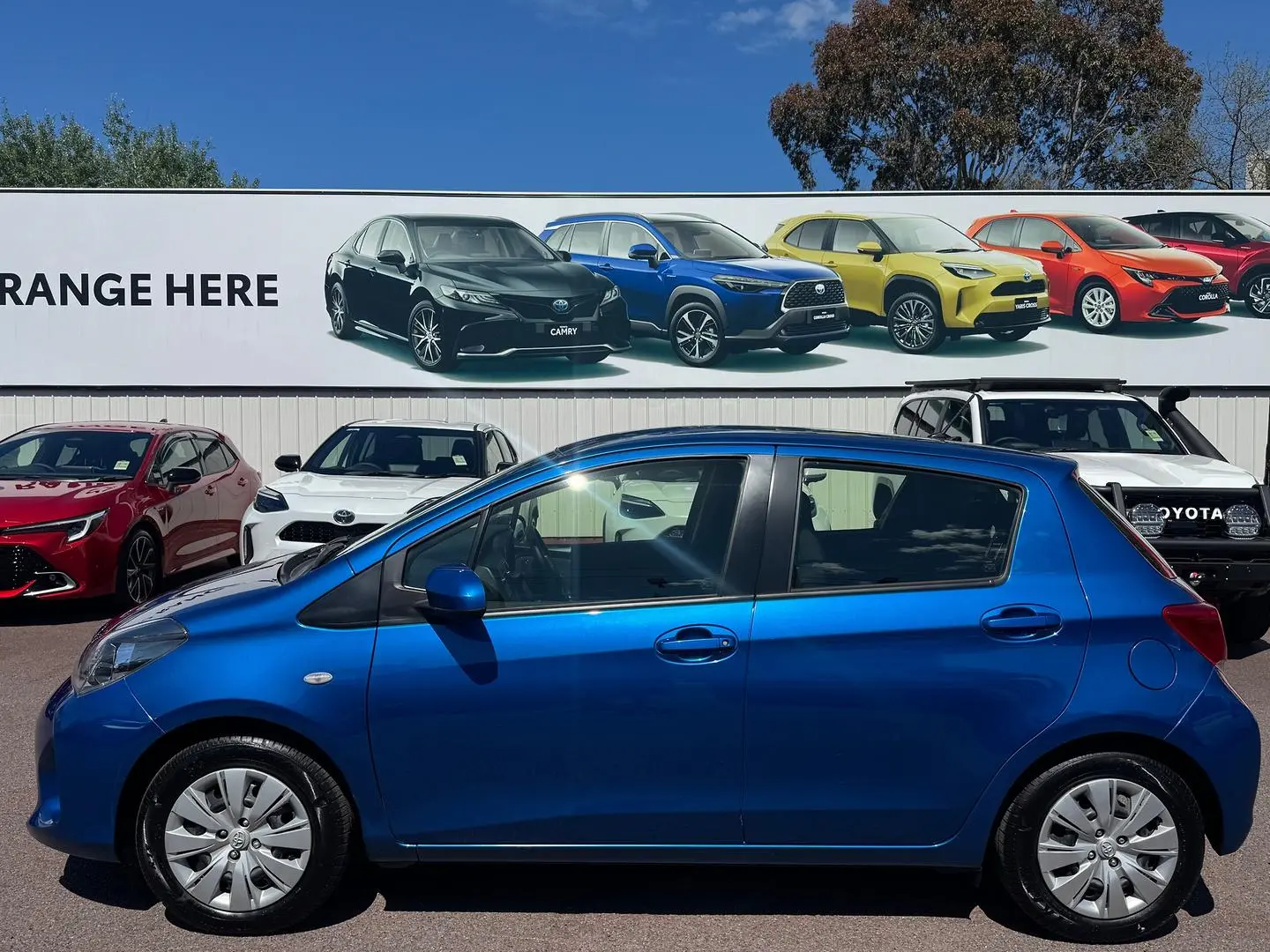 2015 Toyota Yaris Gallery Image 9