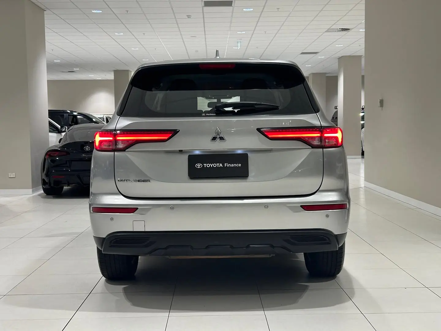 2022 Mitsubishi Outlander Gallery Image 8