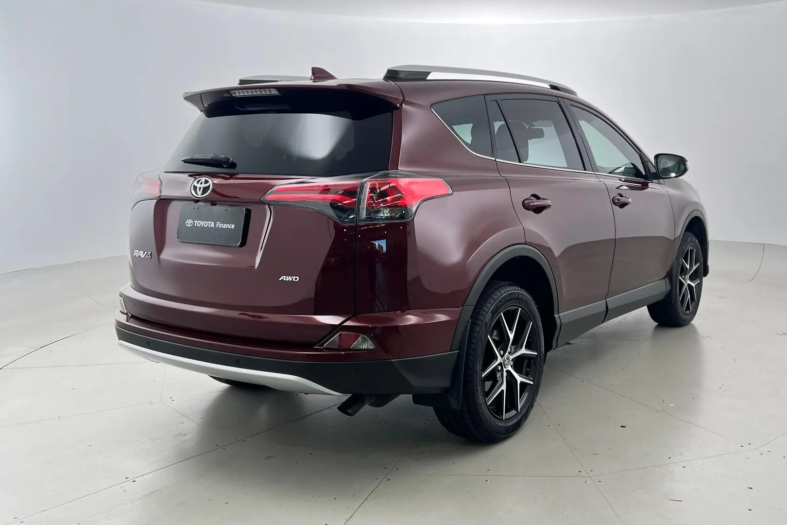 2016 Toyota RAV4 Gallery Image 4