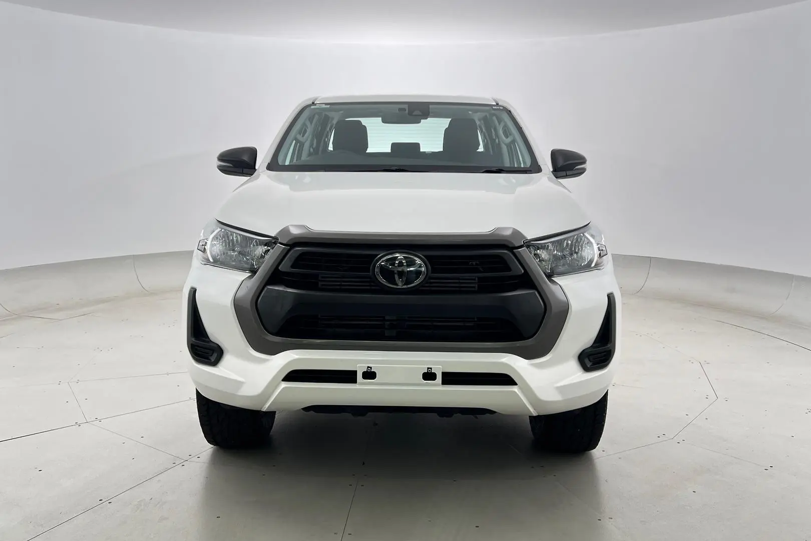 2021 Toyota Hilux Gallery Image 3