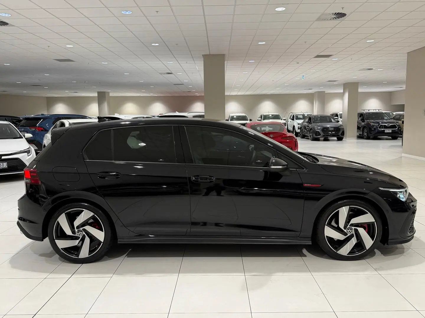 2022 Volkswagen Golf Gallery Image 2