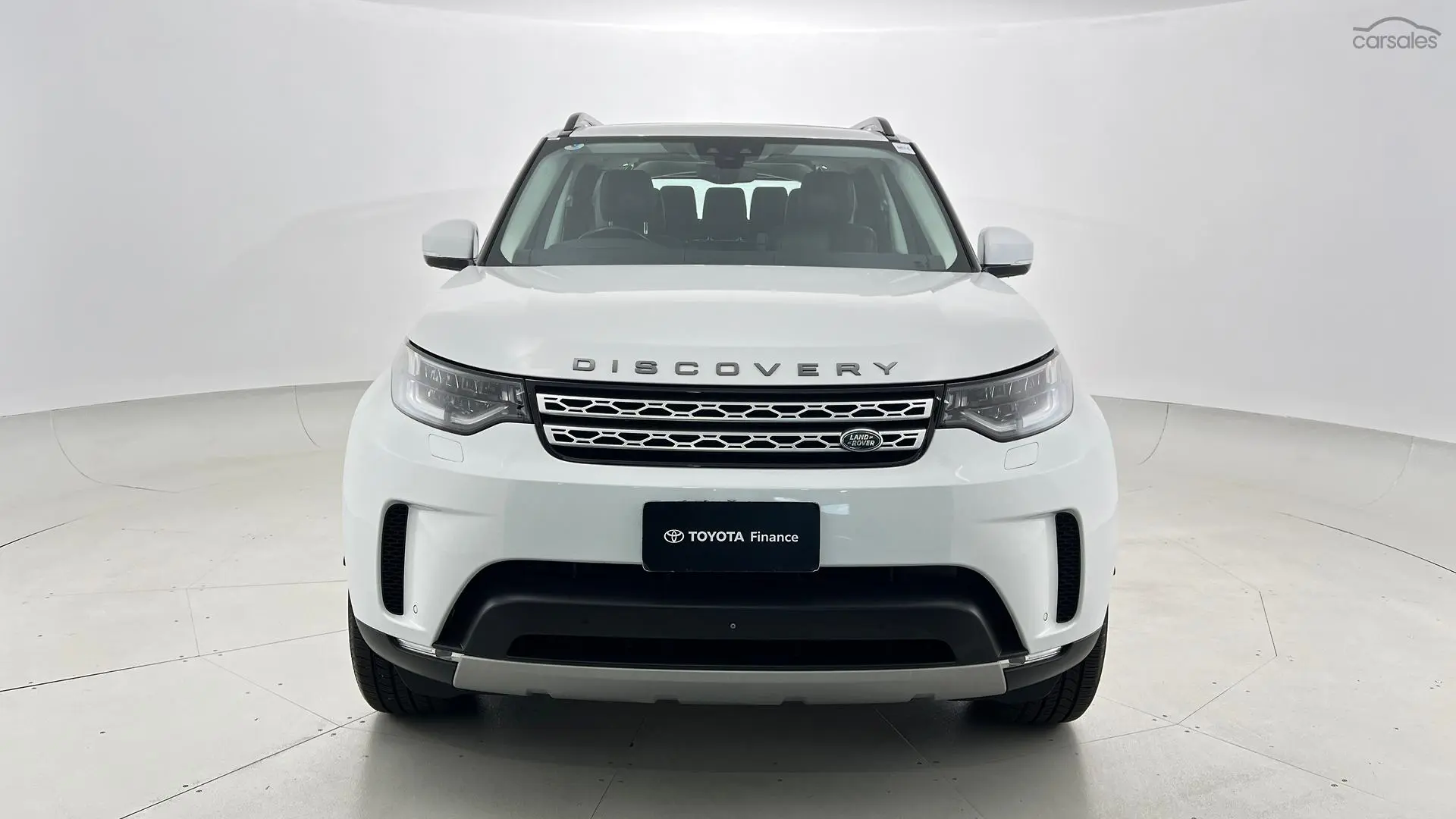 2018 Land Rover Discovery Image 10
