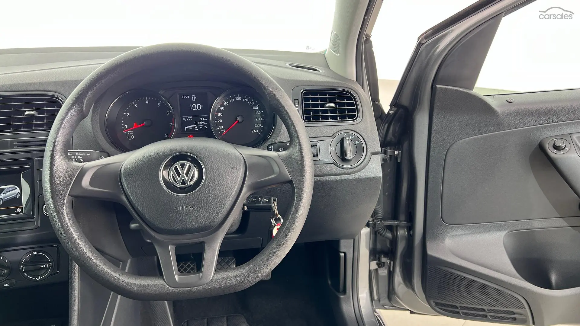 2015 Volkswagen Polo Image 18
