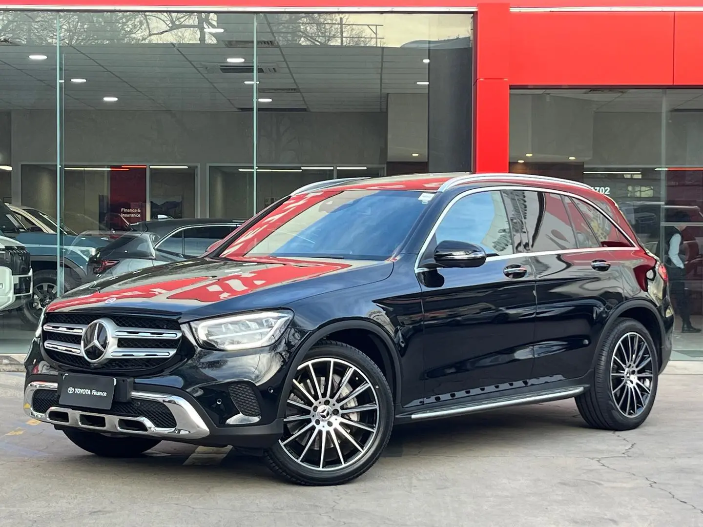 2022 Mercedes-Benz GLC-Class Gallery Image 9