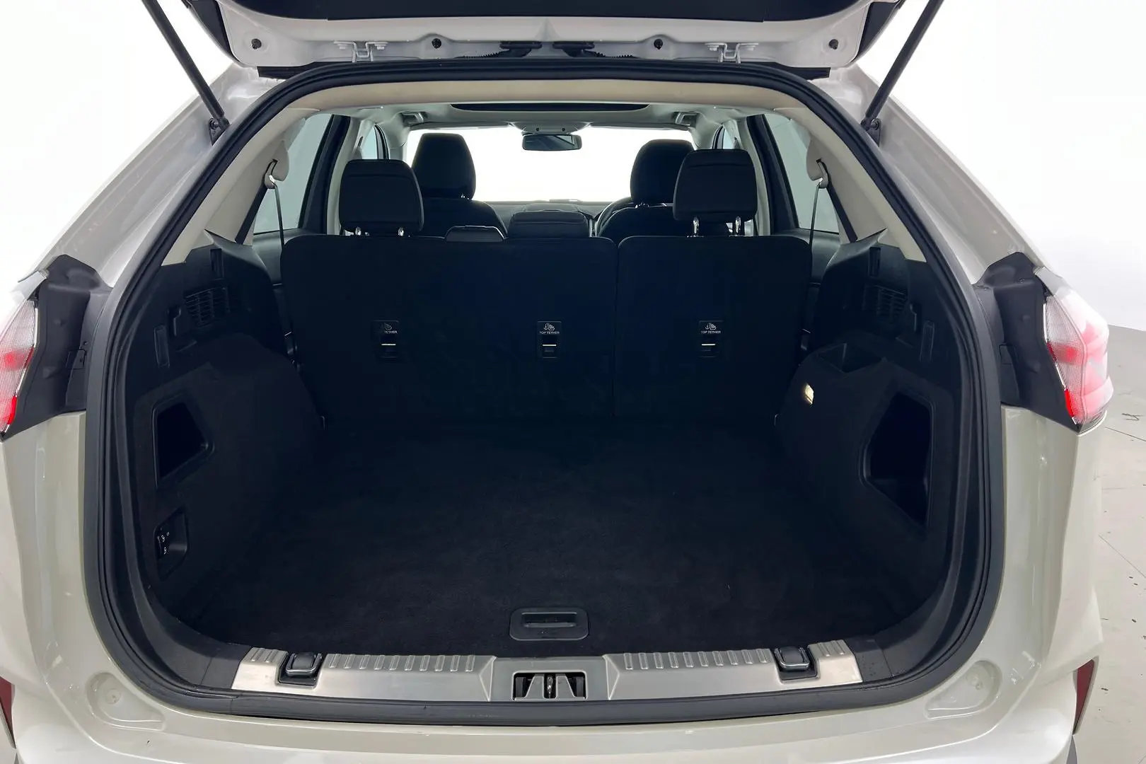 2019 Ford Endura Gallery Image 24