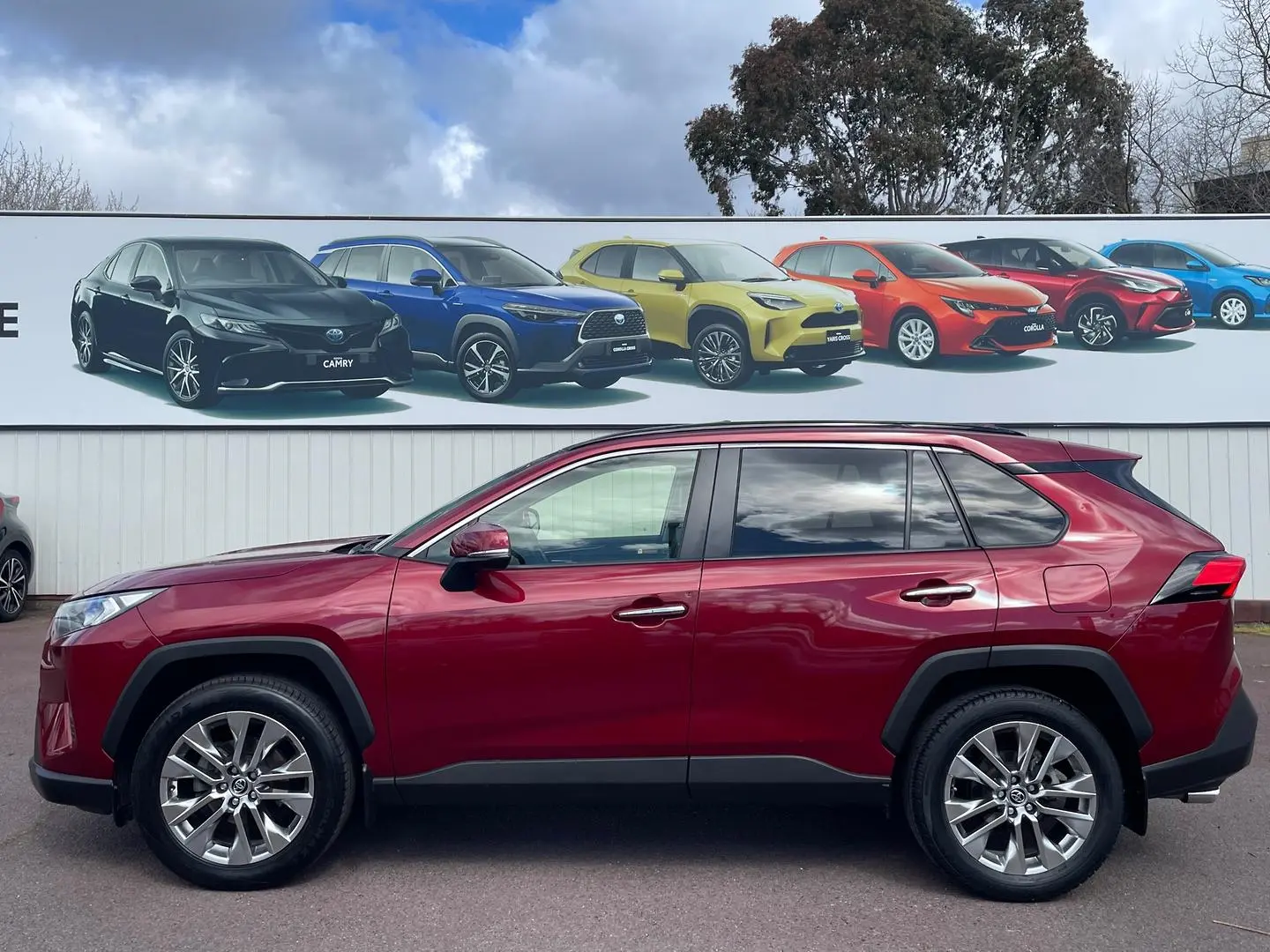 2019 Toyota RAV4 Gallery Image 9