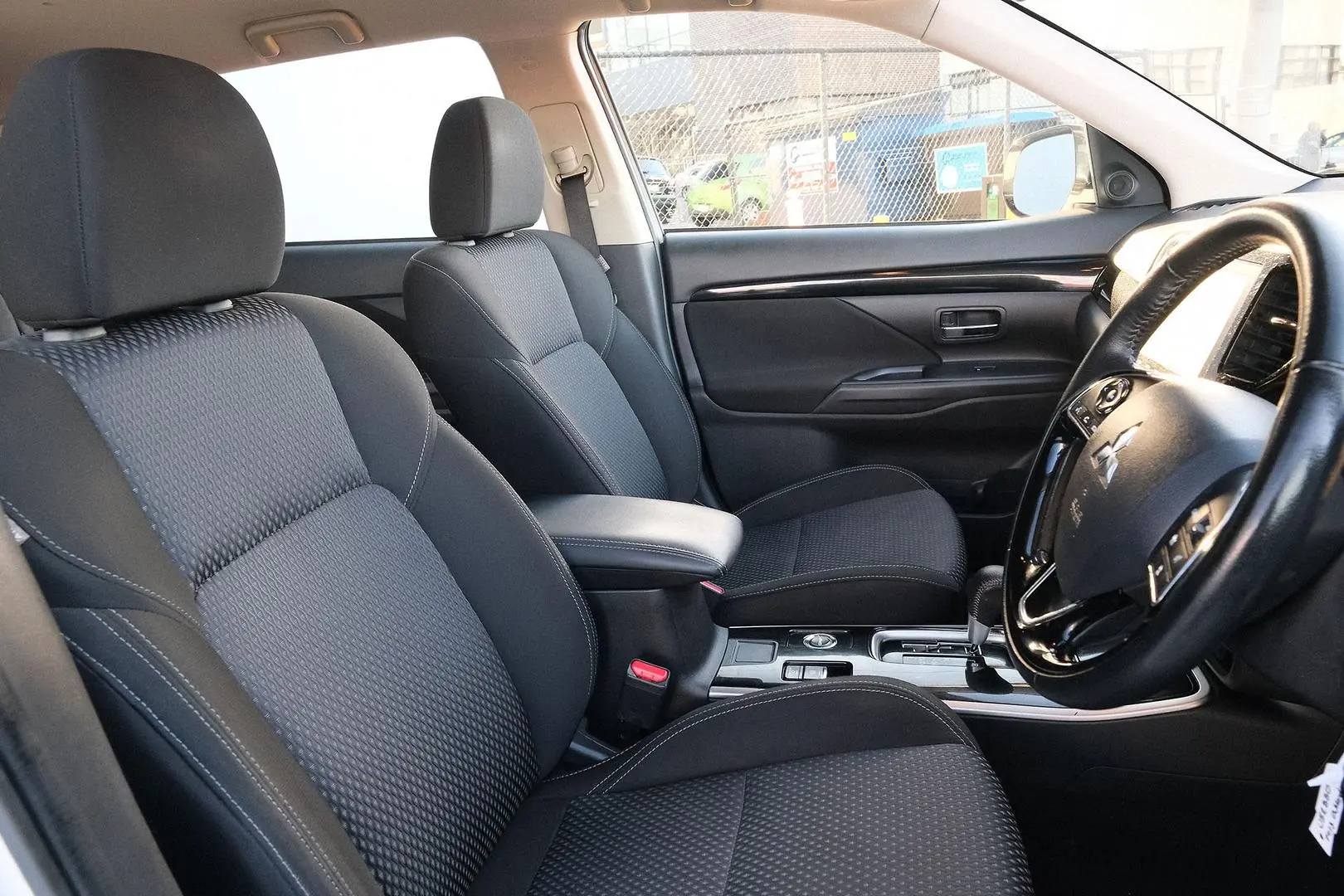 2021 Mitsubishi Outlander Gallery Image 14