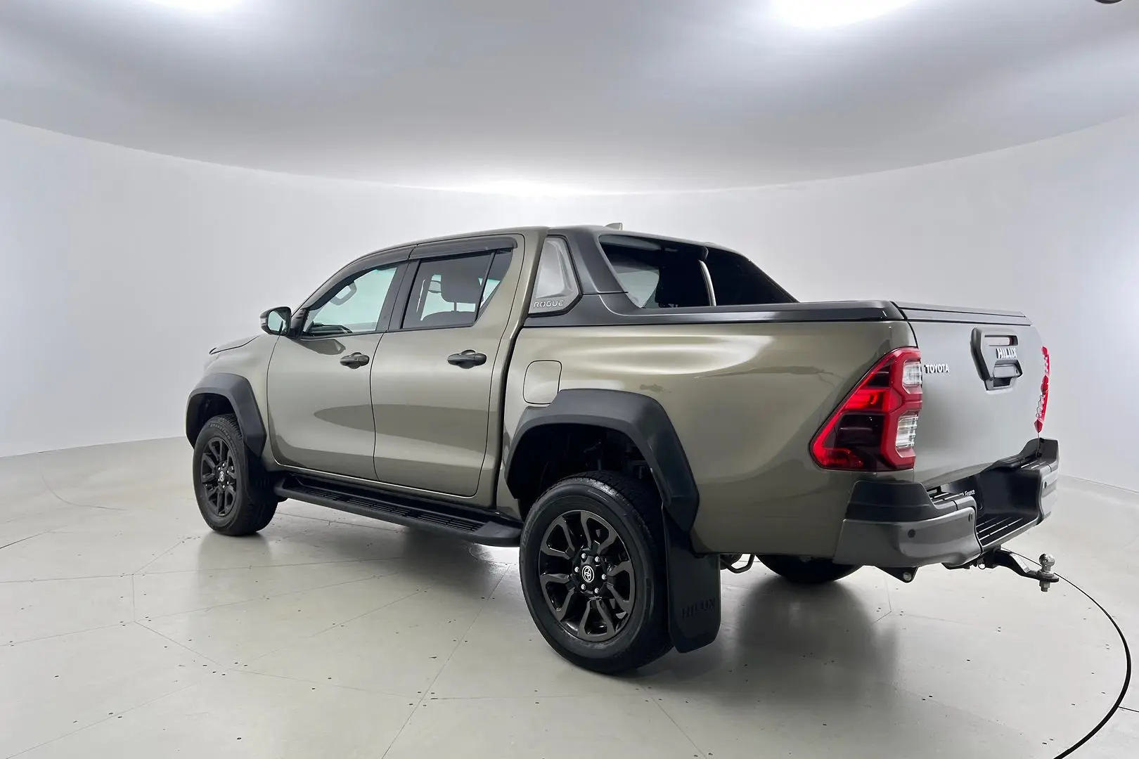 2023 Toyota Hilux Gallery Image 2