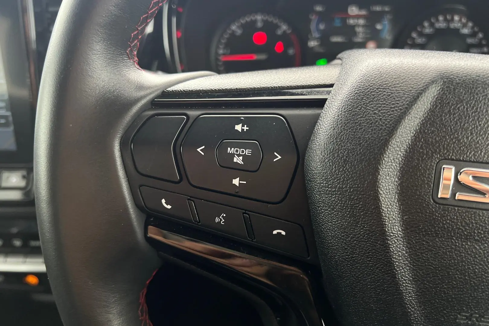 2023 Isuzu D-MAX Gallery Image 16