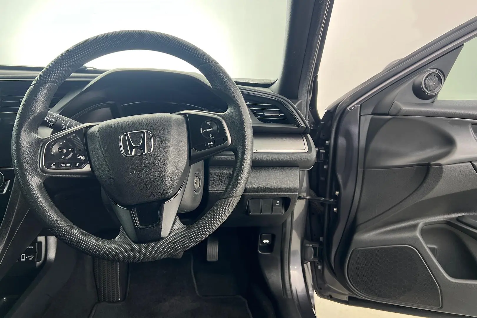 2017 Honda Civic Gallery Image 15