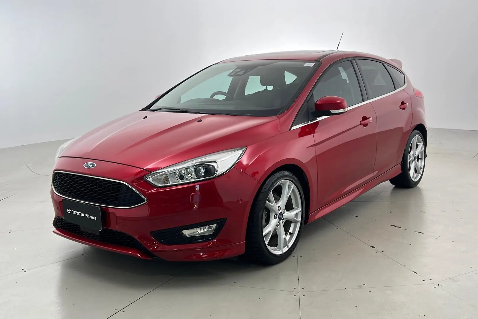 2017 Ford Focus Gallery Image 2