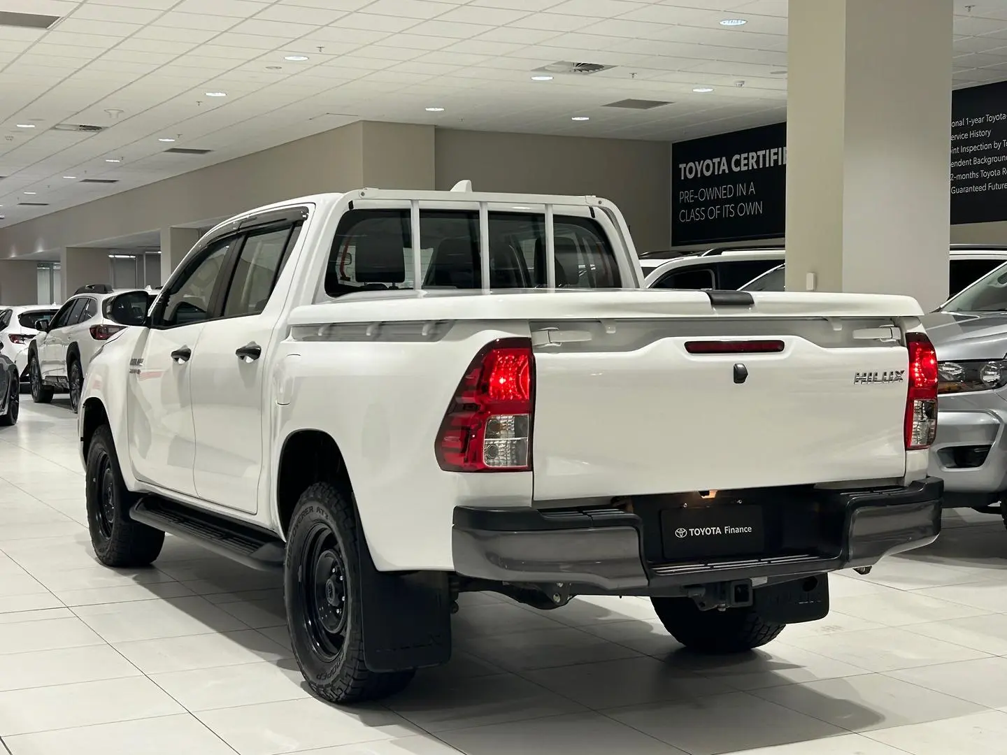 2022 Toyota Hilux Gallery Image 8
