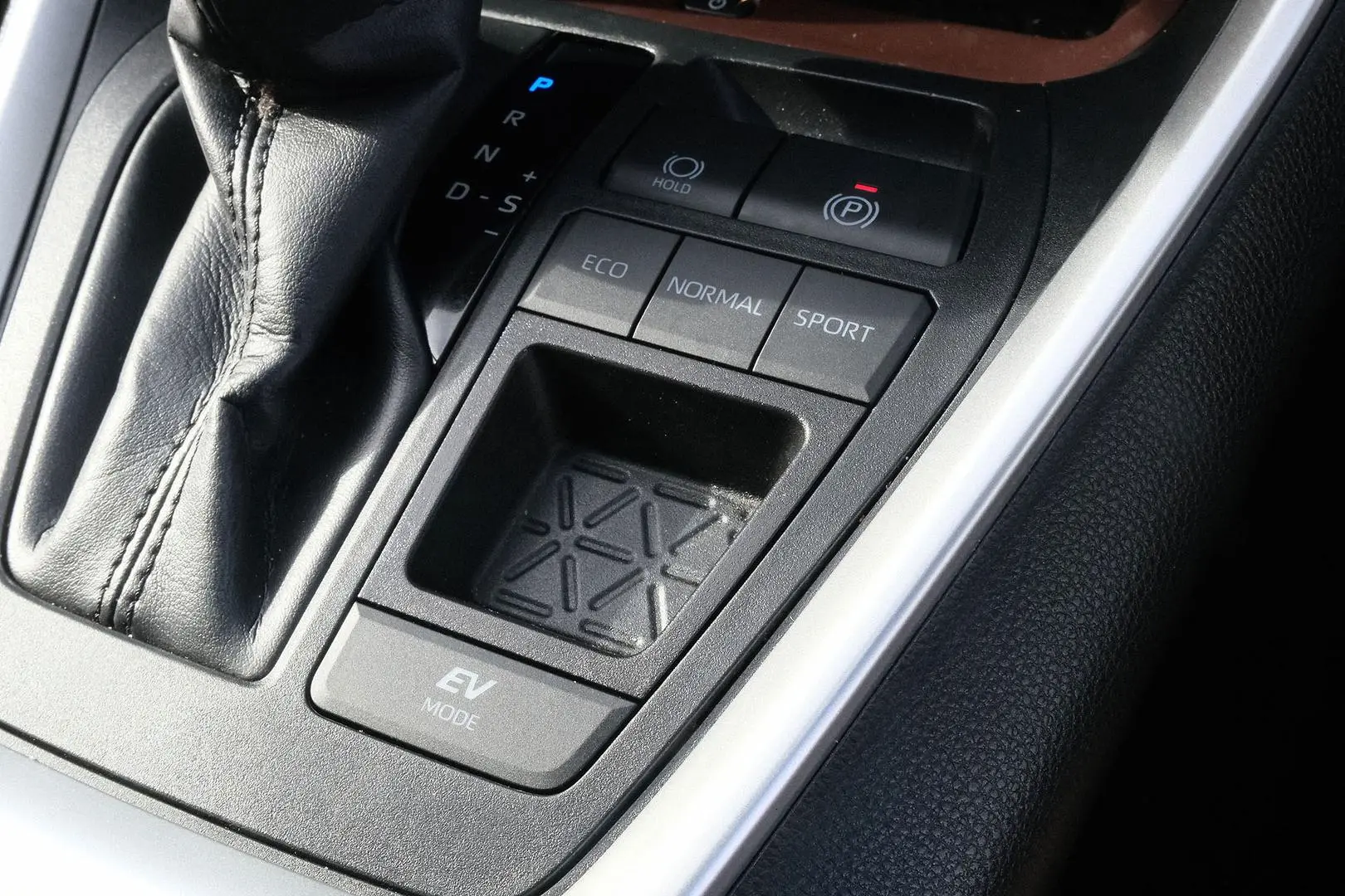 2024 Toyota RAV4 Gallery Image 18