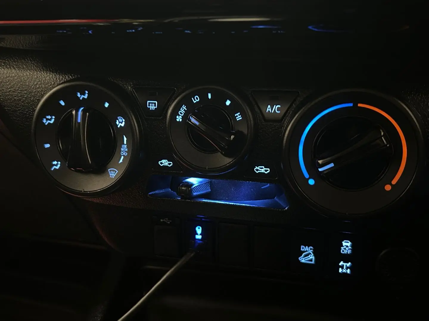 2022 Toyota Hilux Gallery Image 17