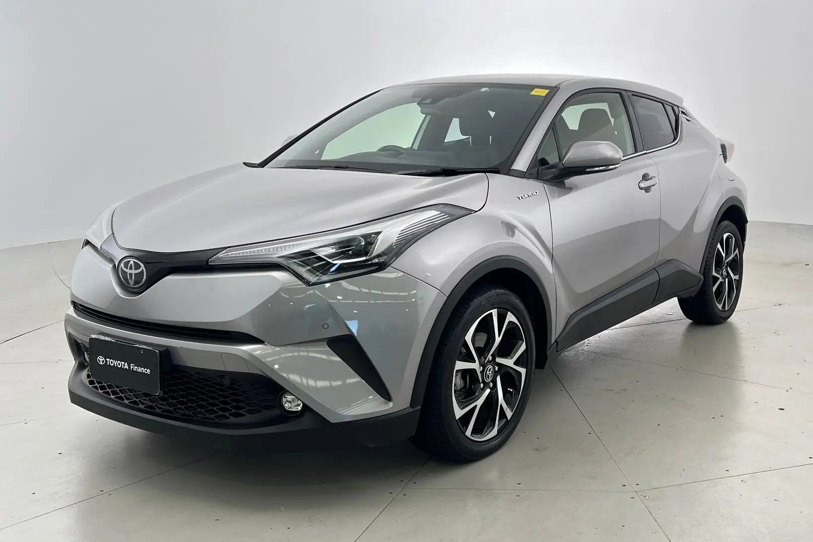 2018 Toyota C-HR Gallery Image 9