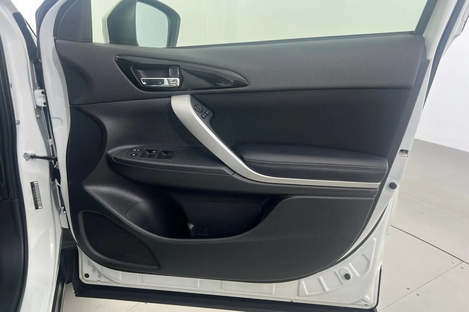 2023 Mitsubishi Eclipse Cross Gallery Image 10