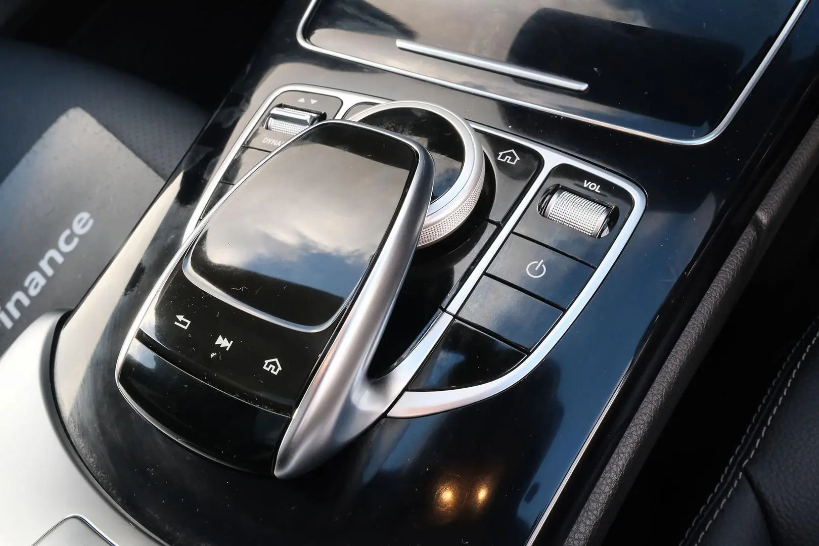 2021 Mercedes-Benz C-Class Gallery Image 21