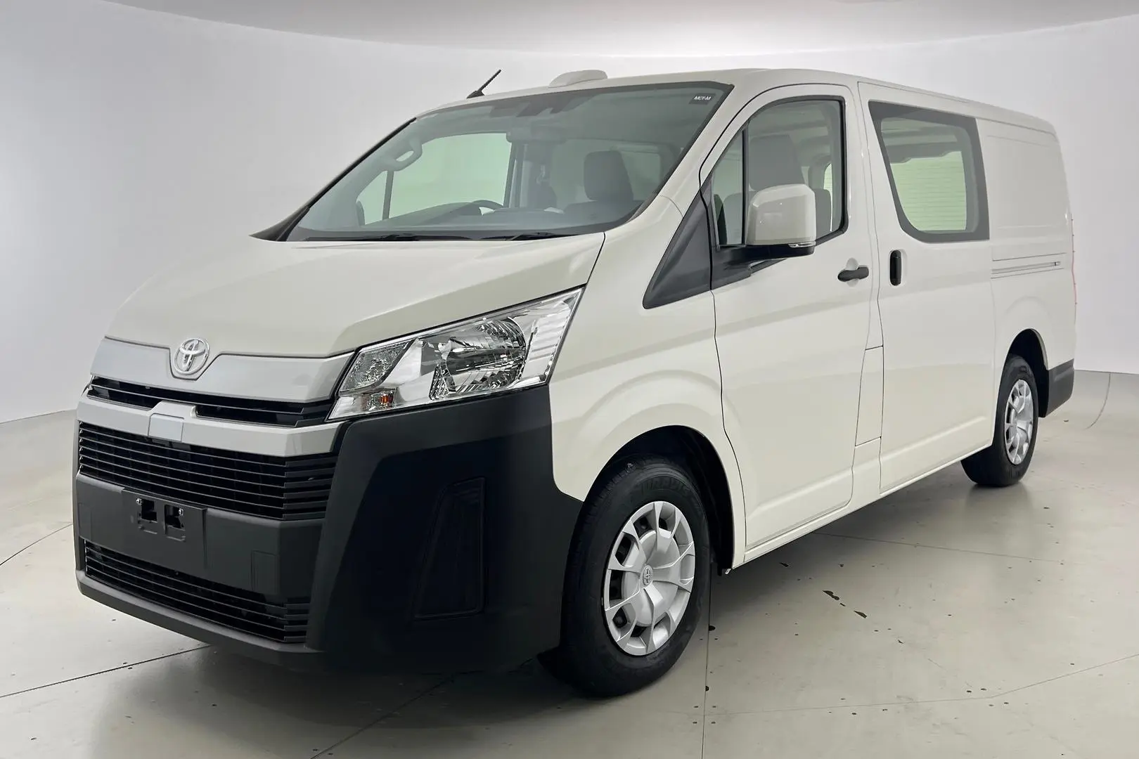 2022 Toyota Hiace Gallery Image 4