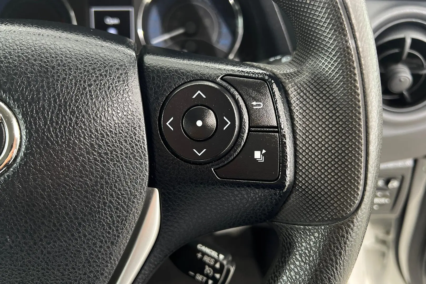 2018 Toyota Corolla Gallery Image 17