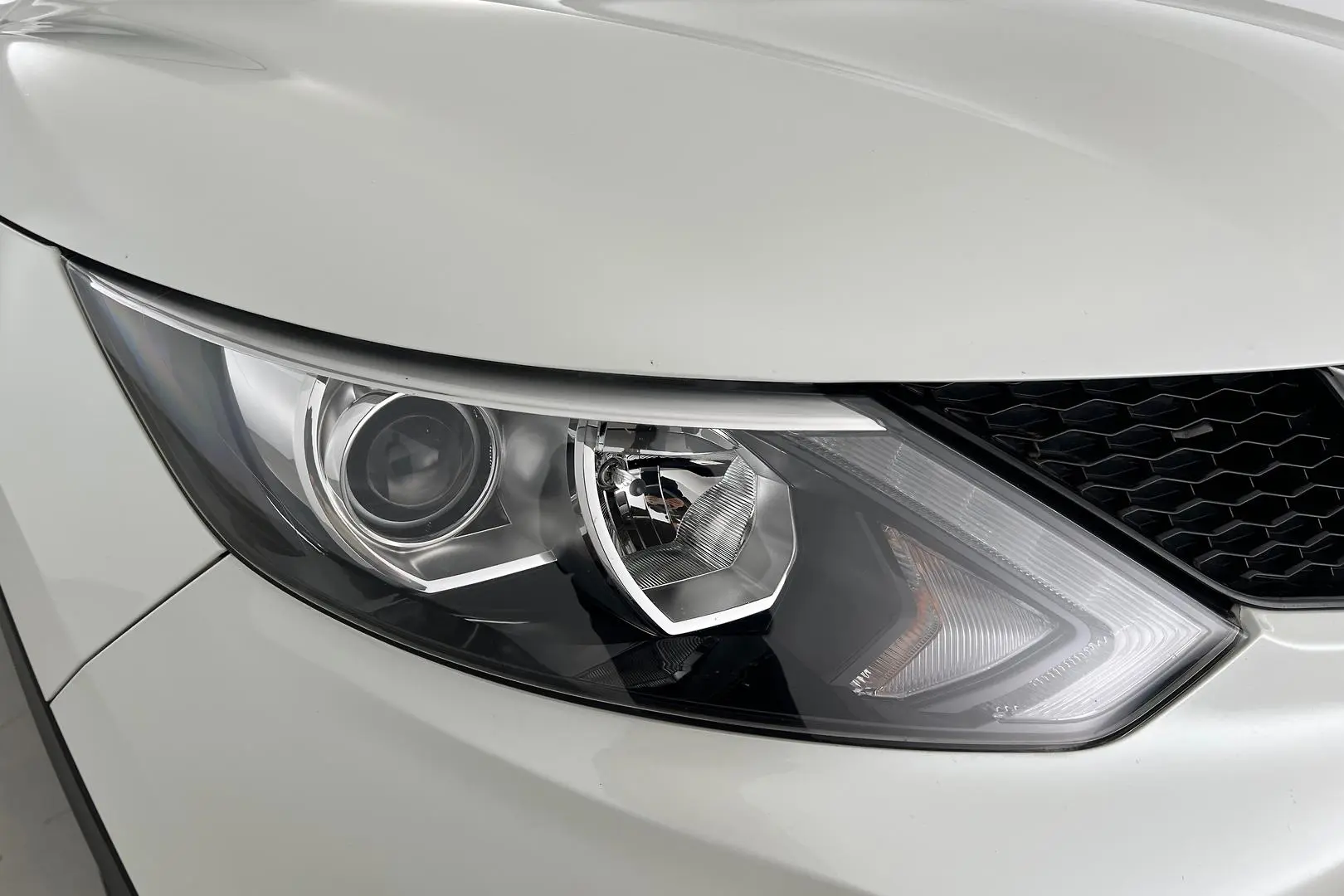 2015 Nissan QASHQAI Gallery Image 2