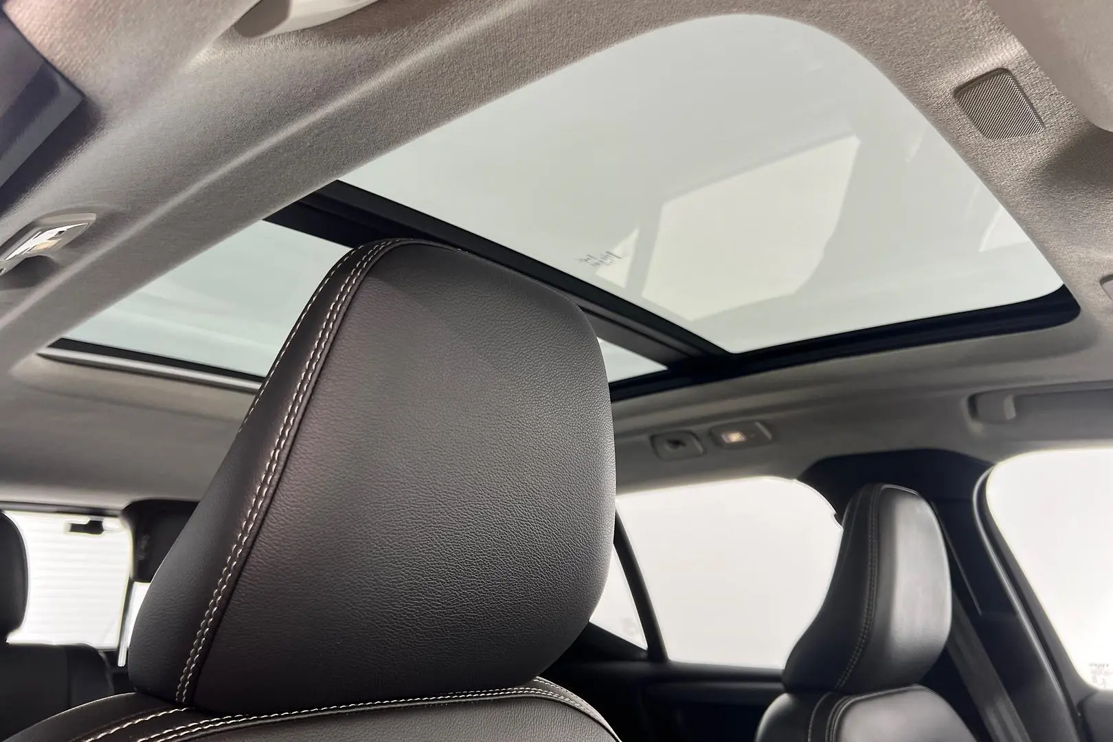 2022 Volvo XC40 Gallery Image 24
