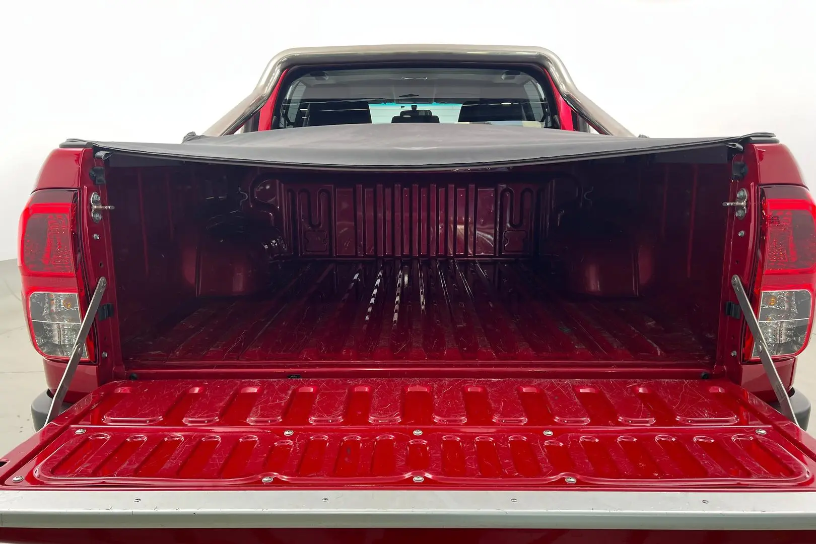 2016 Toyota Hilux Gallery Image 16