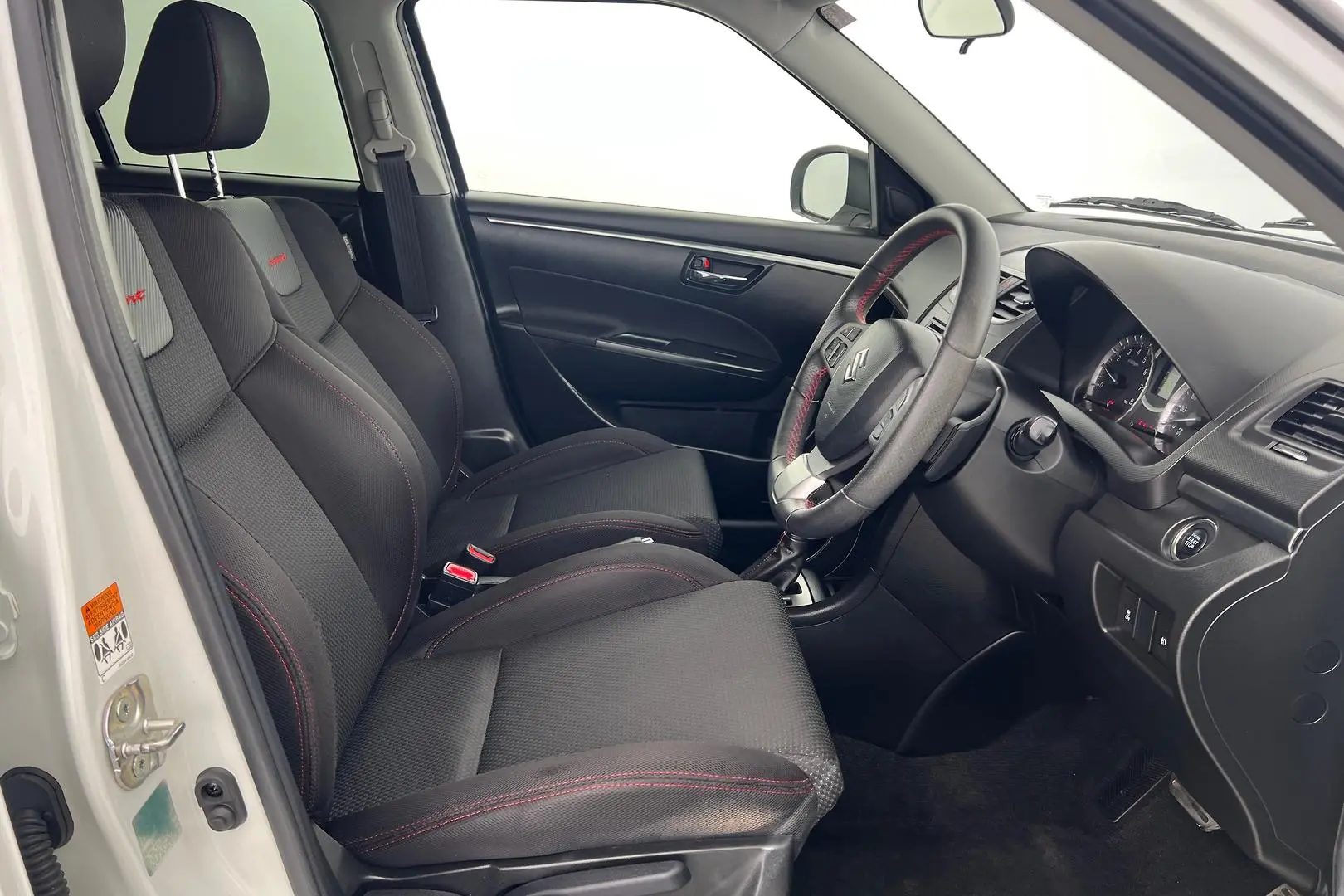 2016 Suzuki Swift Gallery Image 11