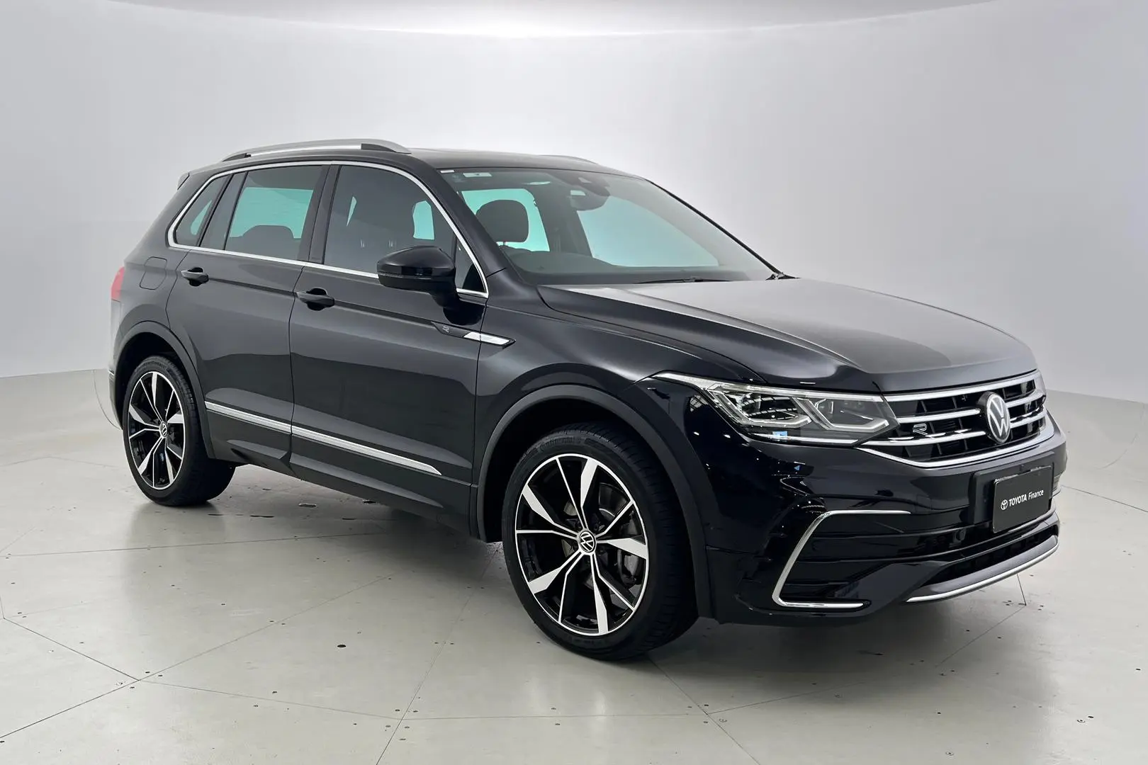 2024 Volkswagen Tiguan Gallery Image 1