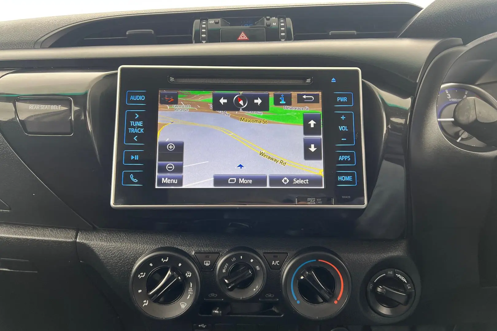 2017 Toyota Hilux Gallery Image 4