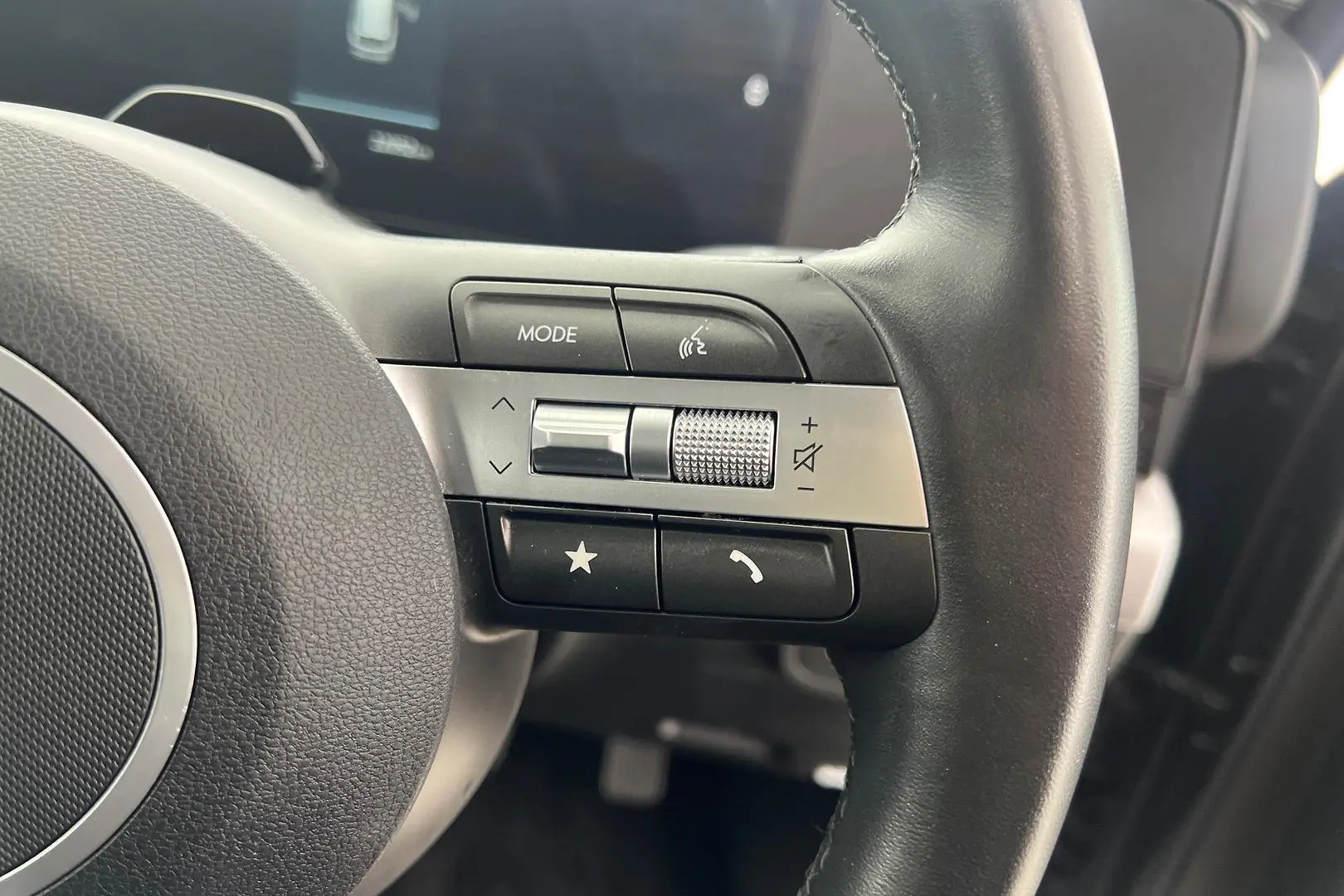 2024 Hyundai Kona Gallery Image 17