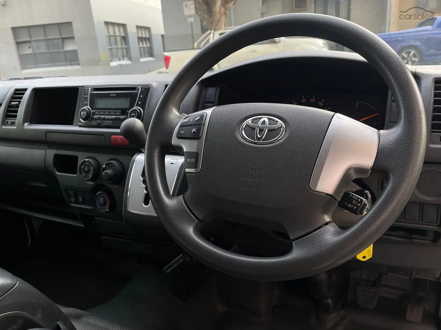 2015 Toyota Hiace Image 9