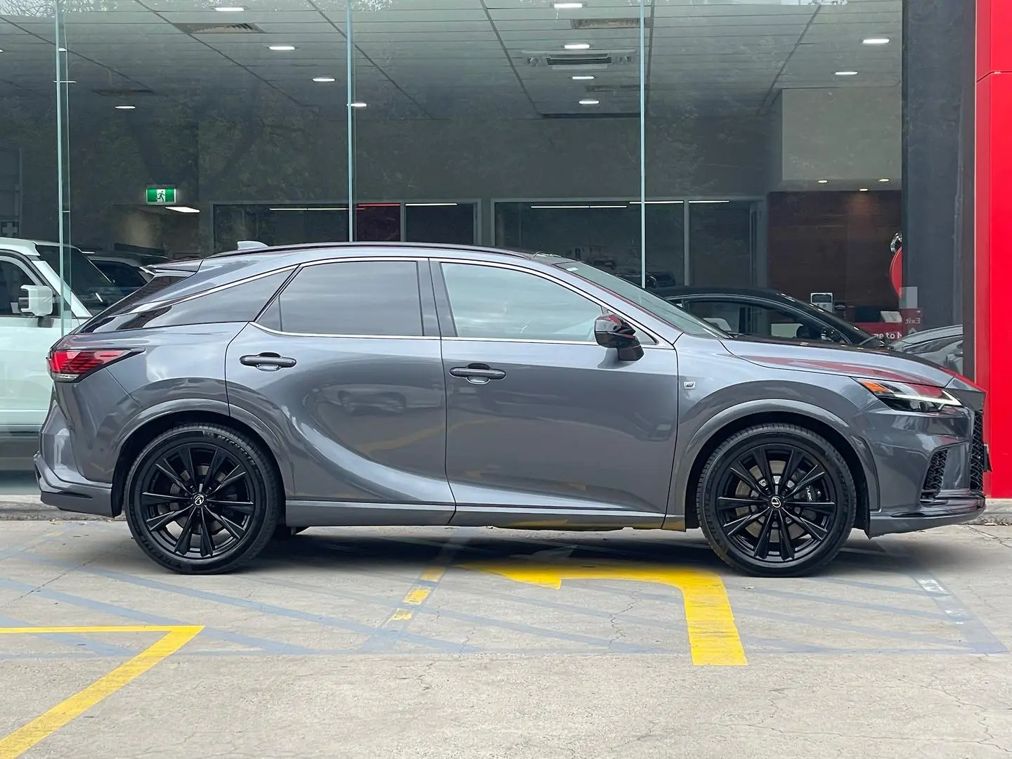 2024 Lexus RX Gallery Image 2