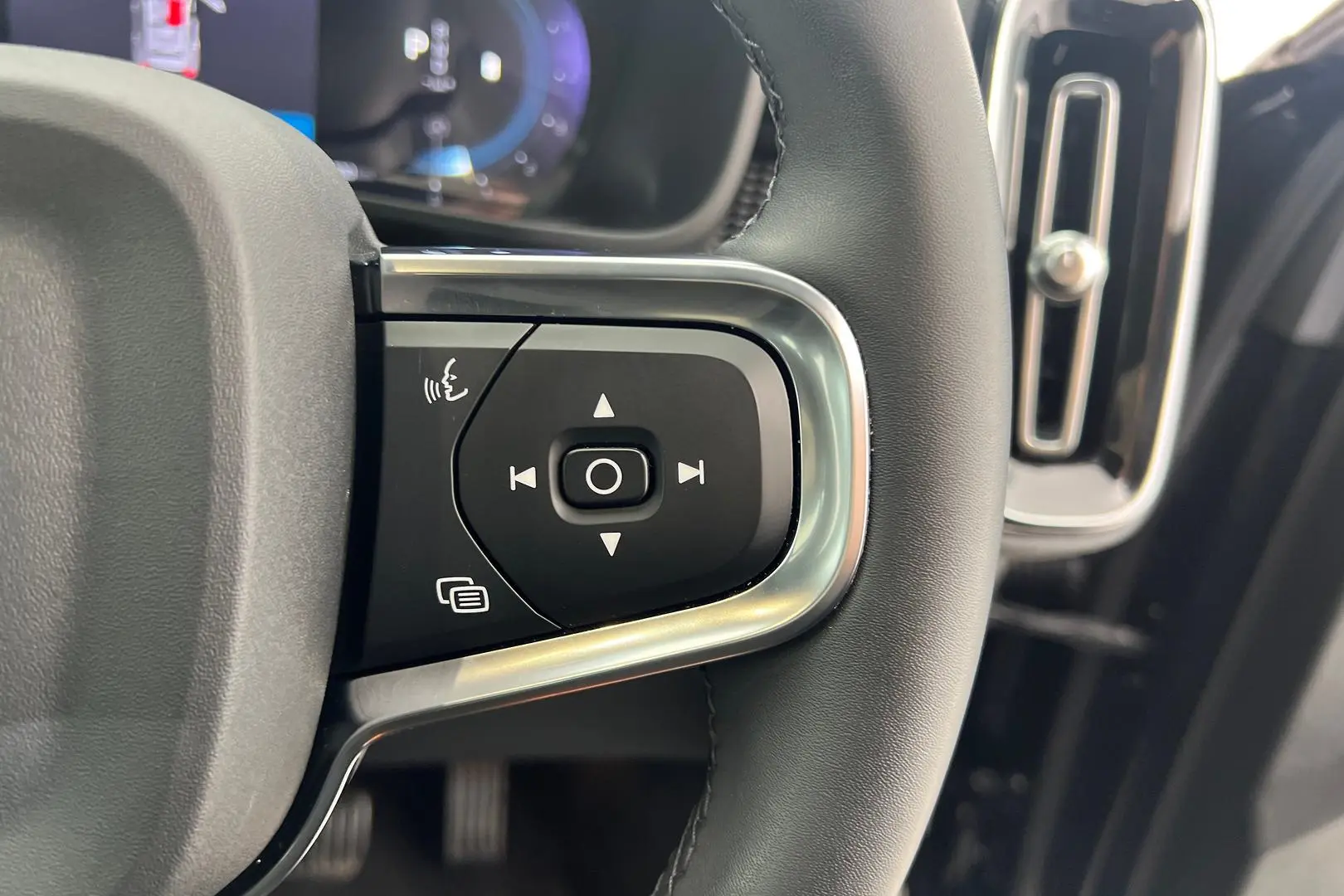 2023 Volvo XC40 Gallery Image 18