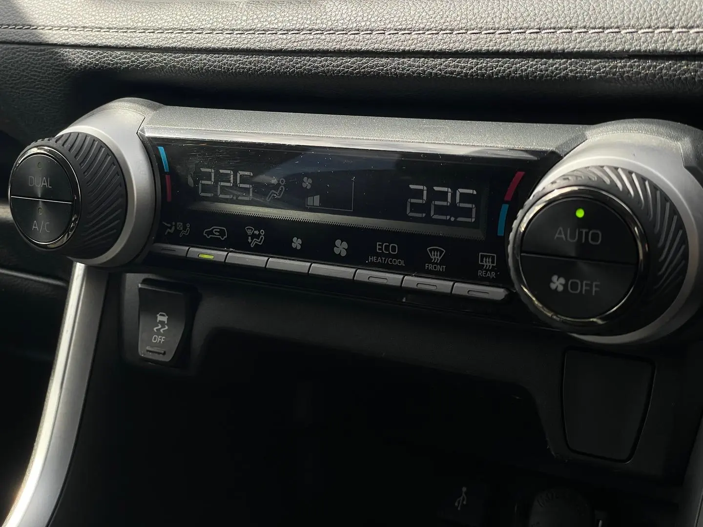 2021 Toyota RAV4 Gallery Image 17