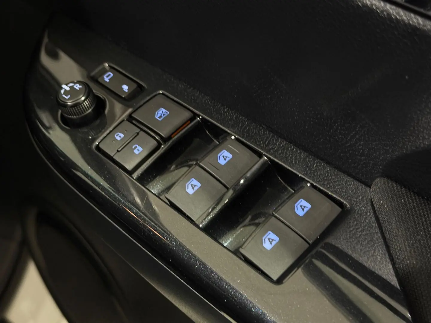 2023 Toyota Hilux Gallery Image 17