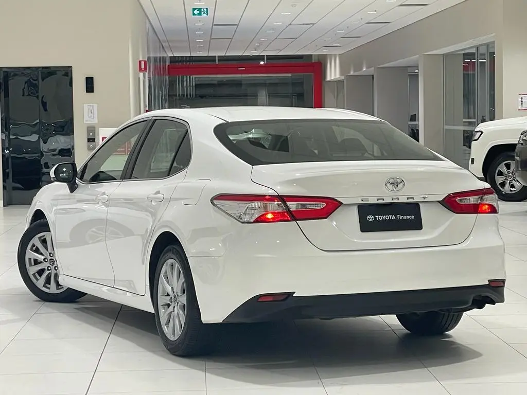 2018 Toyota Camry Gallery Image 8