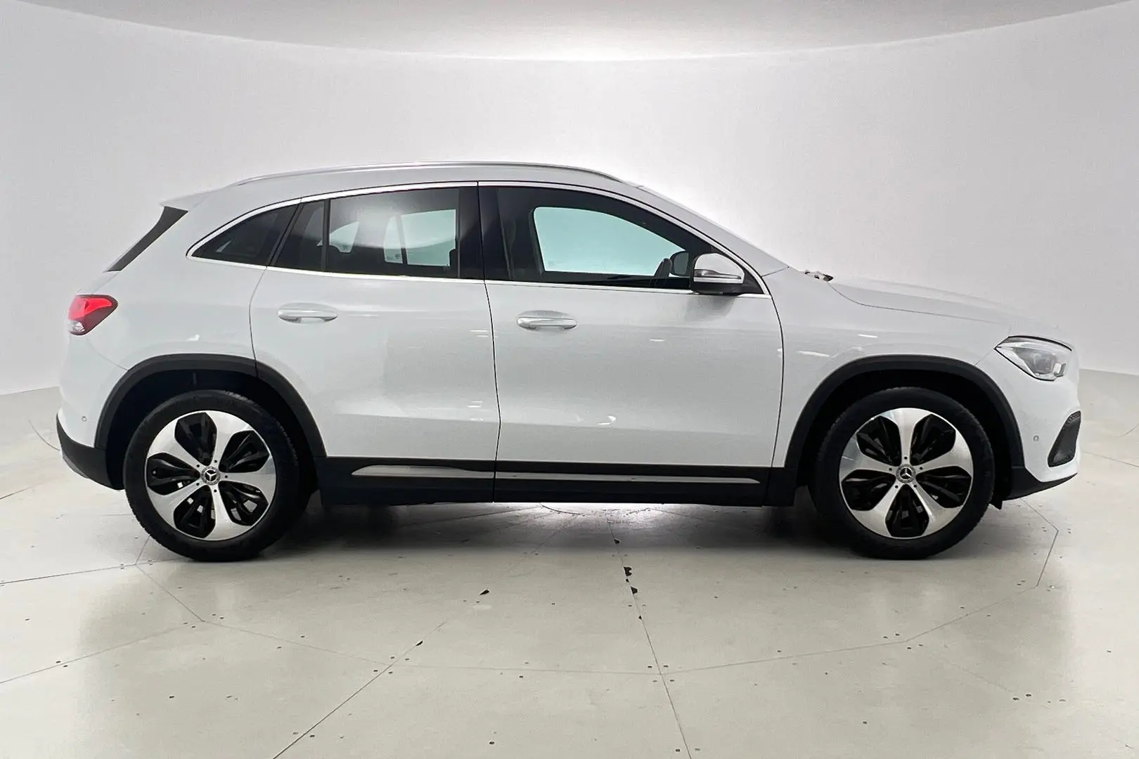 2021 Mercedes-Benz GLA-Class Gallery Image 5