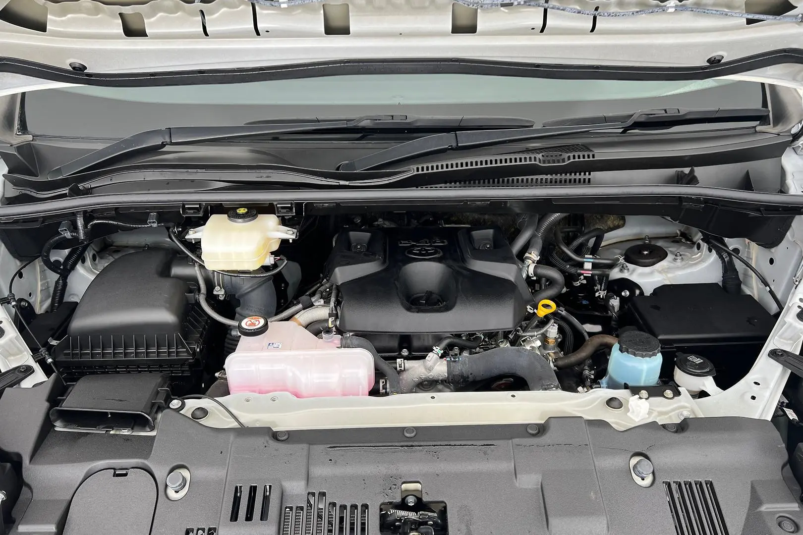 2022 Toyota Hiace Gallery Image 20