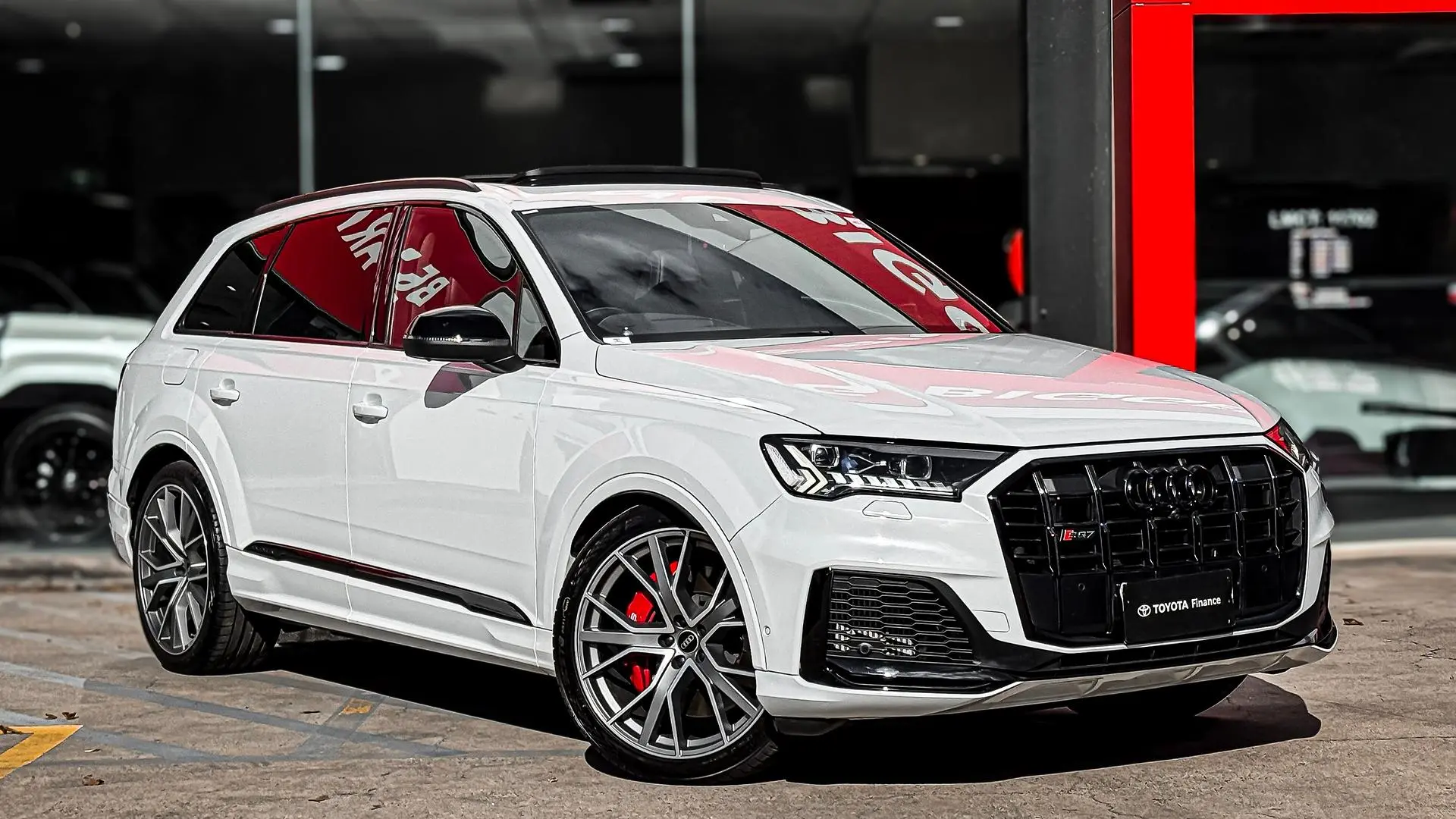 2021 Audi SQ7 Gallery Image 1