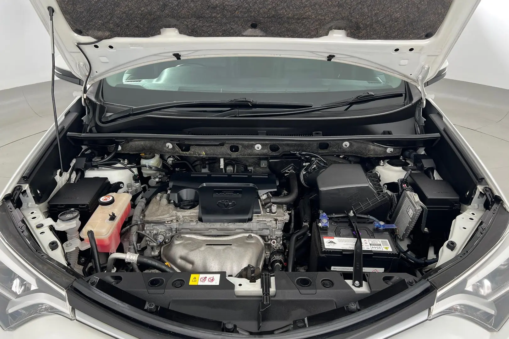 2016 Toyota RAV4 Gallery Image 21
