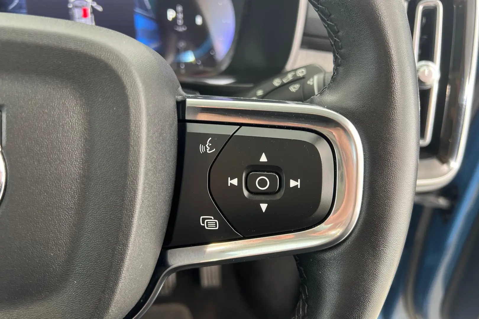 2022 Volvo XC40 Gallery Image 18