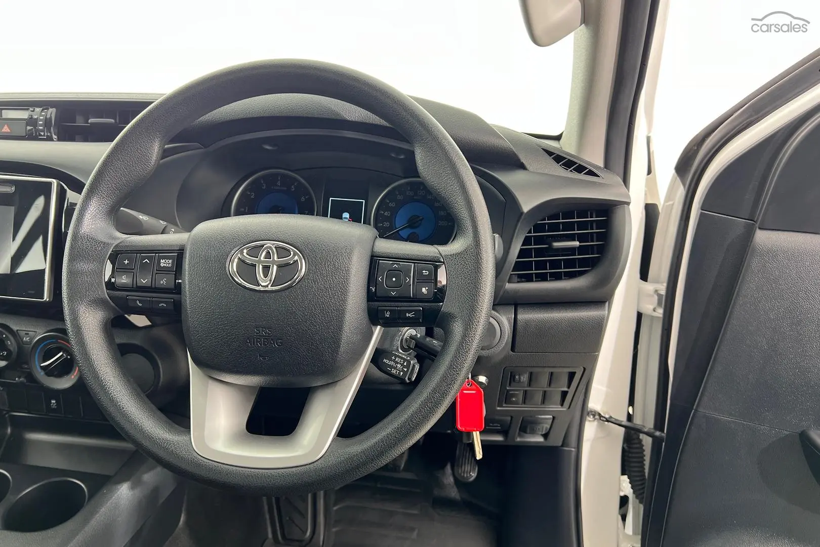 2020 Toyota Hilux Image 11