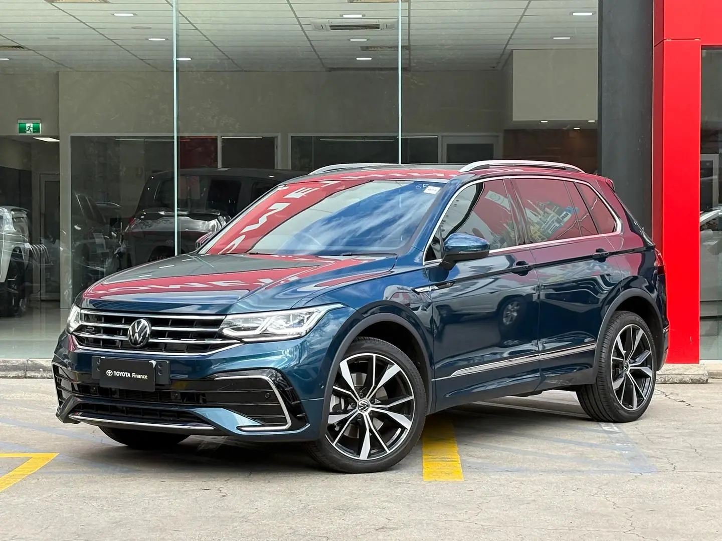 2023 Volkswagen Tiguan Gallery Image 4