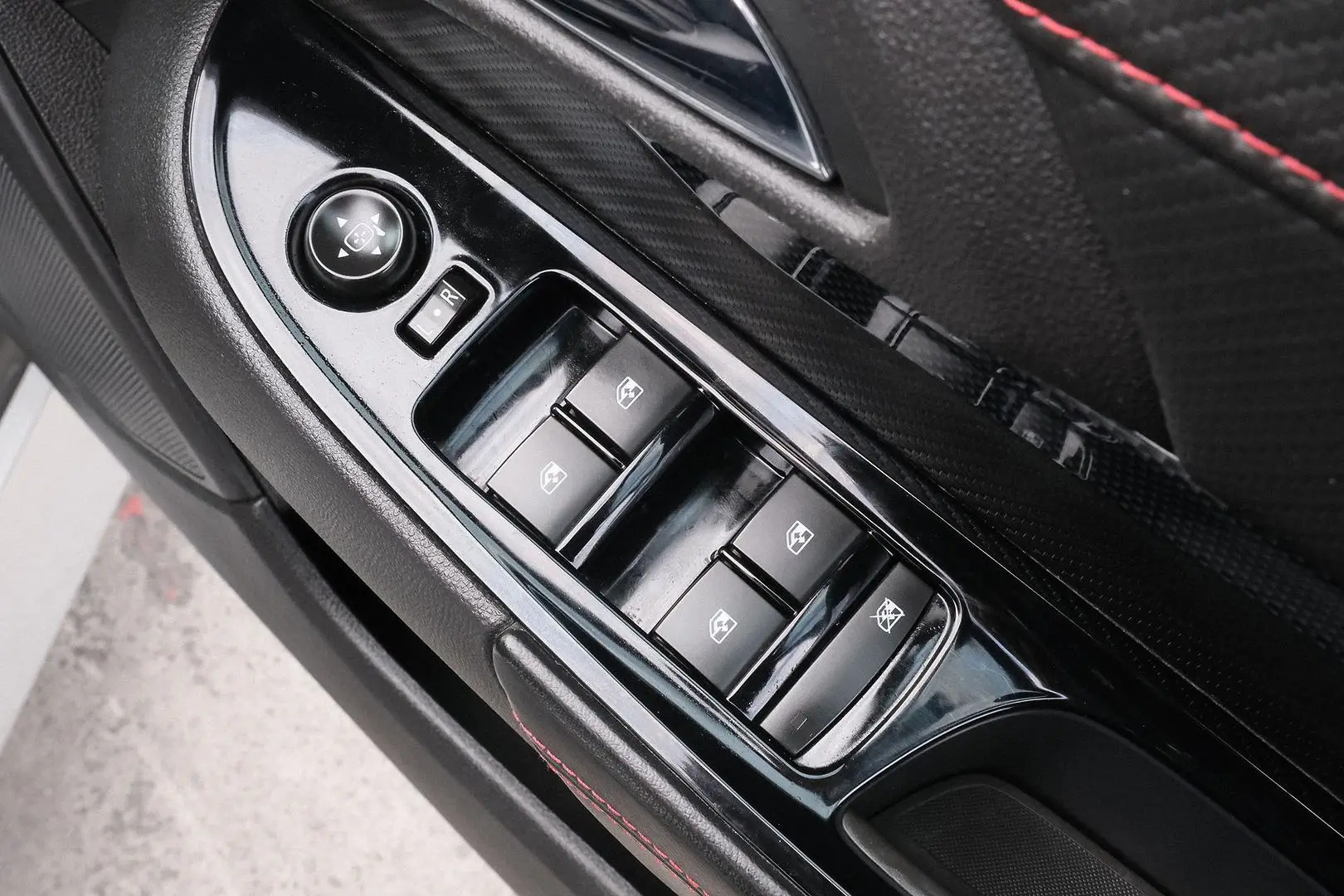 2016 Holden Commodore Gallery Image 12