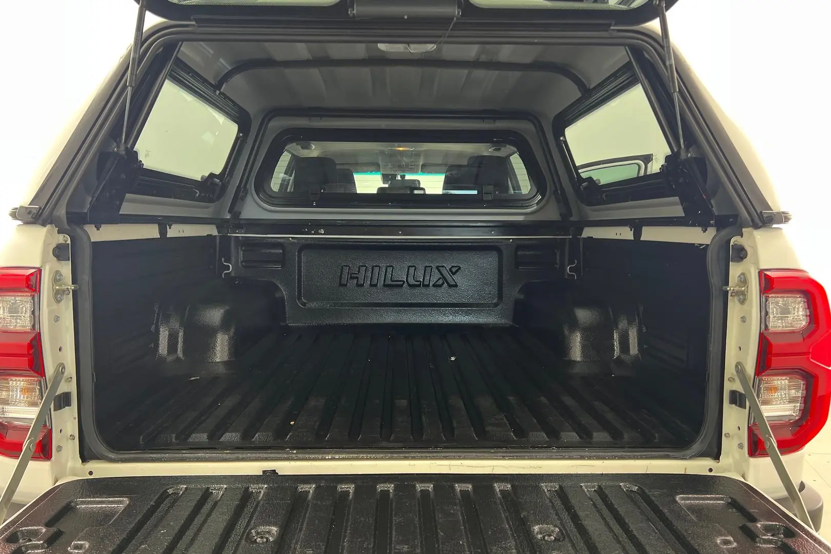 2022 Toyota Hilux Gallery Image 16